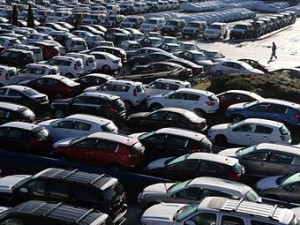Дума приняла решение отменить поправки в нелегальных парковках
